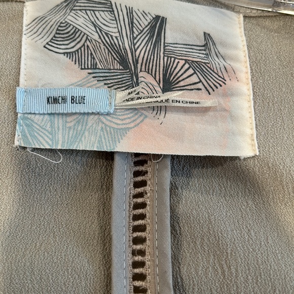 Kimchi Blue Taupe Kimono with pockets. - Picture 3 of 5